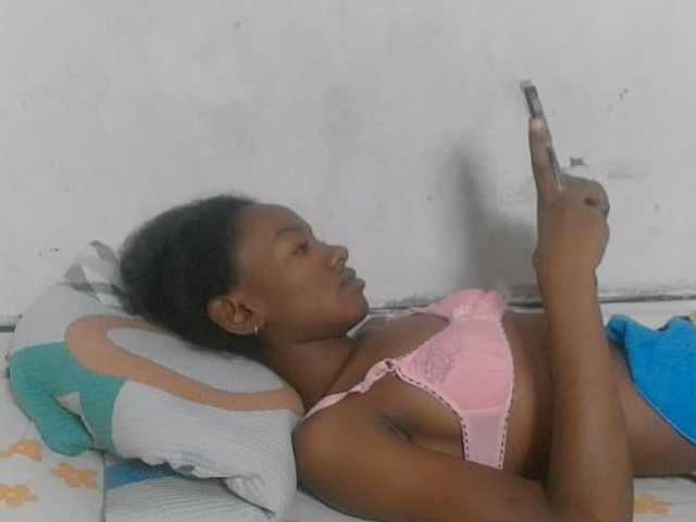 Claudiaah live cam on BongaCams