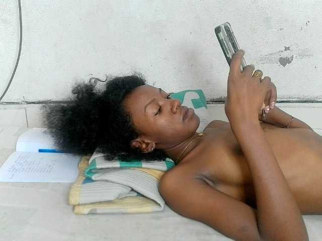 Claudiaah live cam on BongaCams