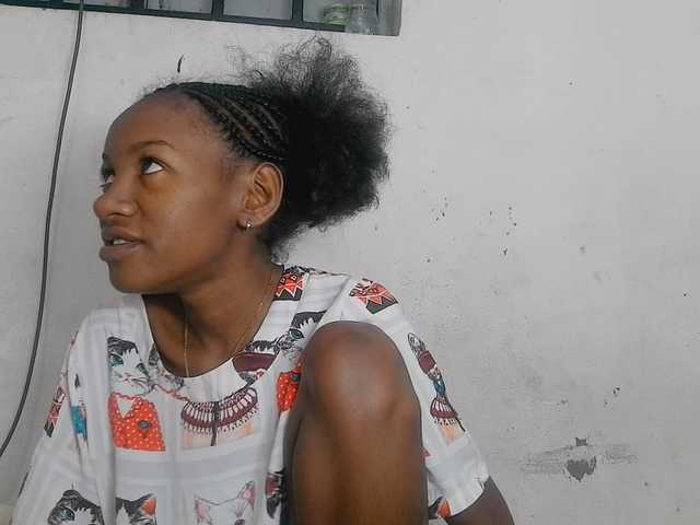 Claudiaah live cam on BongaCams