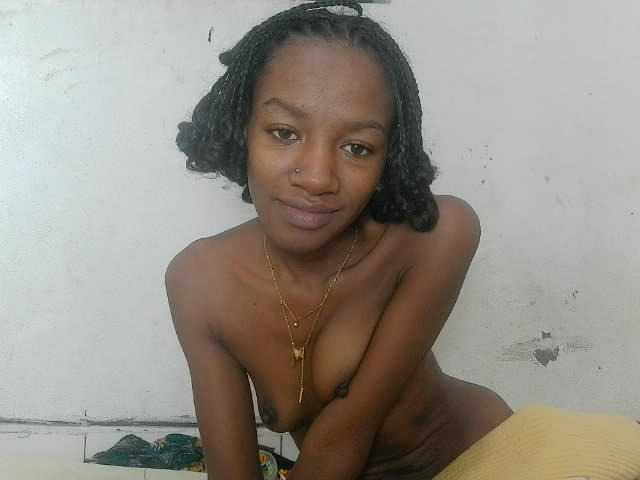 Claudiaah live cam