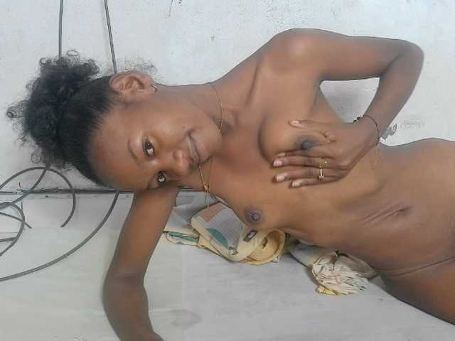 Claudiaah live cam on BongaCams