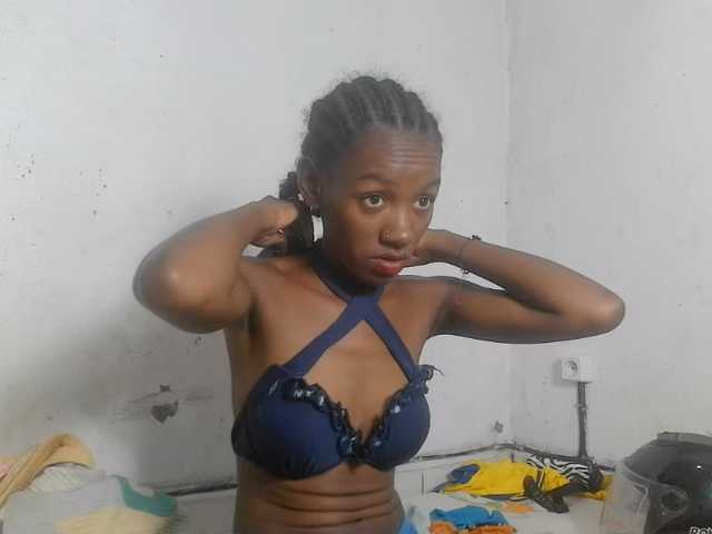 Claudiaah live cam on BongaCams