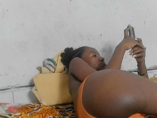 Claudiaah live cam on BongaCams