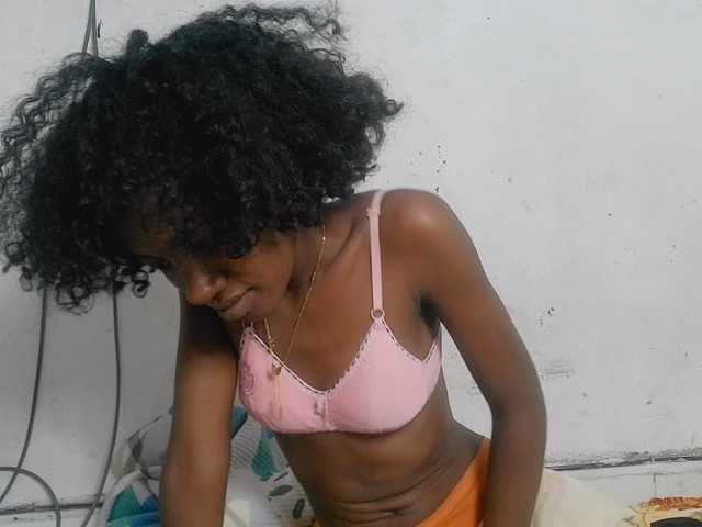 Claudiaah live cam on BongaCams