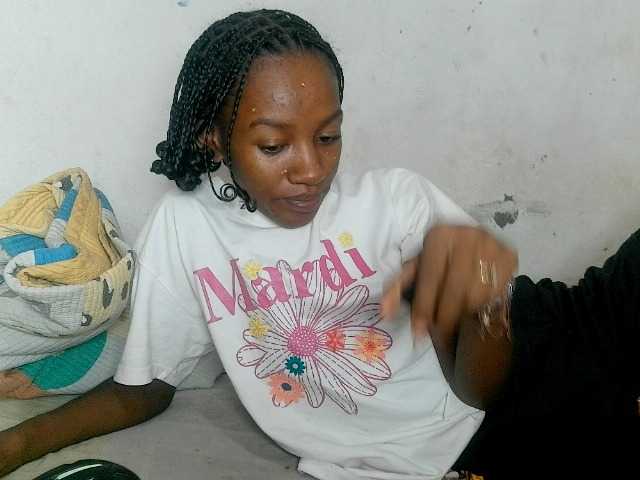 Claudiaah live cam on BongaCams