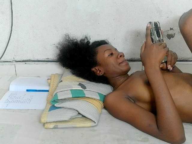 Claudiaah live cam on BongaCams