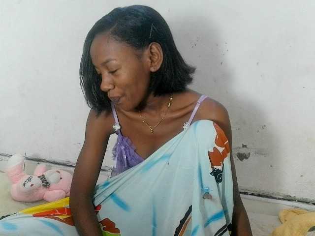 Claudiaah live webcam show