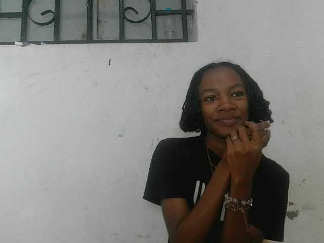Claudiaah live cam on BongaCams