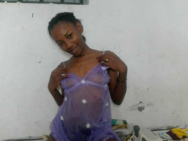 Claudiaah live cam on BongaCams