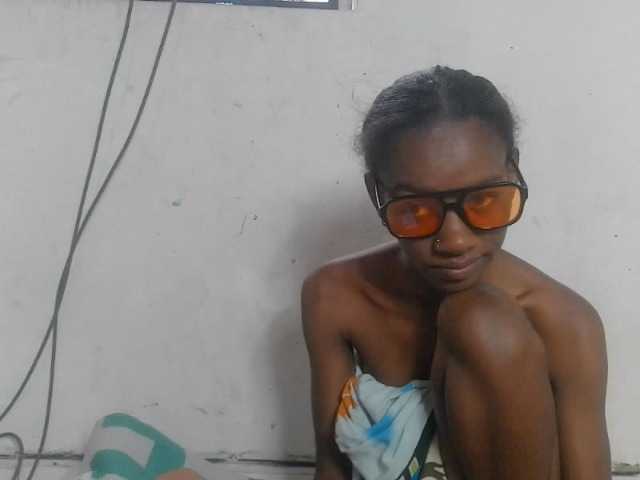 Claudiaah, live now on BongaCams