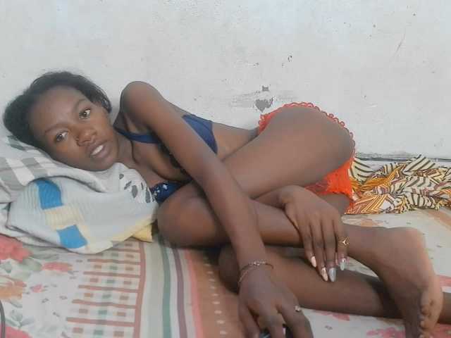 Claudiaah live cam on BongaCams