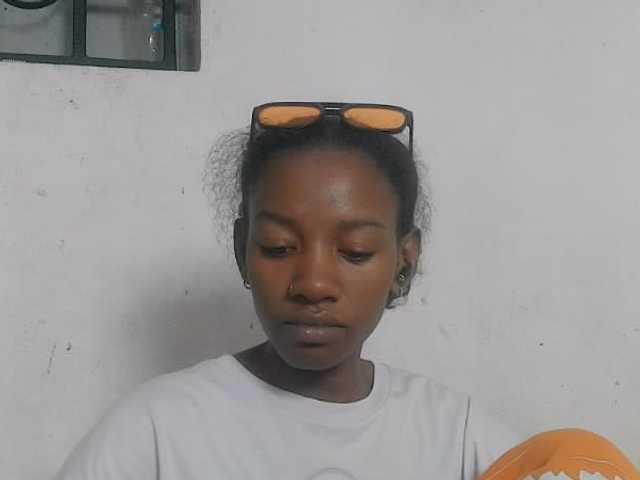 Claudiaah live cam preview