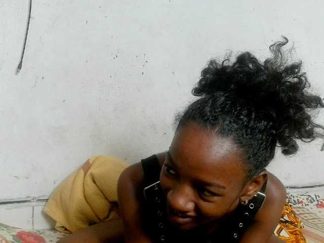 Claudiaah live cam on BongaCams