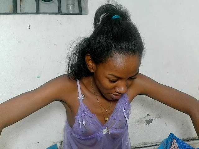 Claudiaah live cam on BongaCams