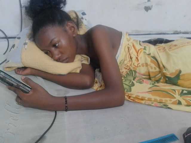 Claudiaah live cam on BongaCams