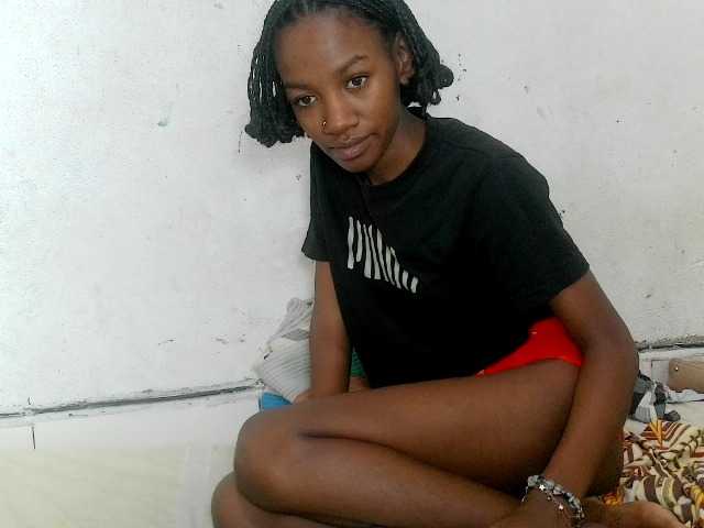 Claudiaah live cam on BongaCams