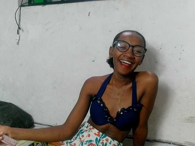Claudiaah live cam on BongaCams
