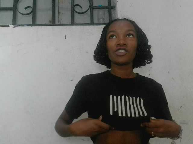 Claudiaah live cam on BongaCams