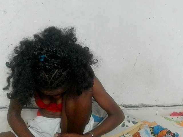Claudiaah live cam on BongaCams