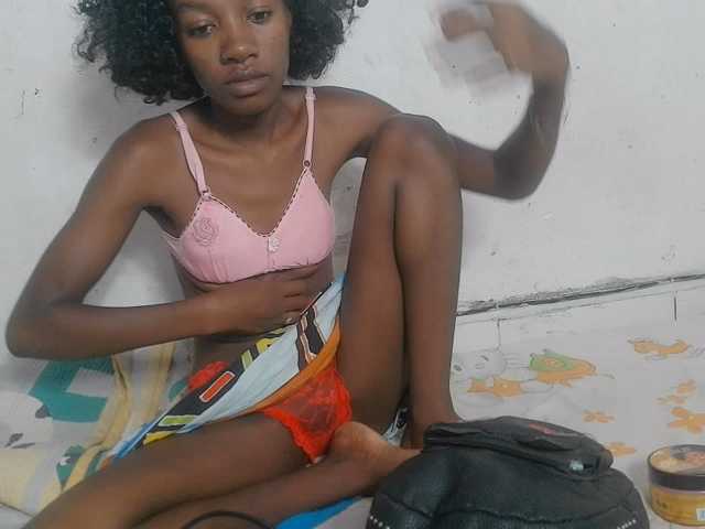 Claudiaah live cam on BongaCams
