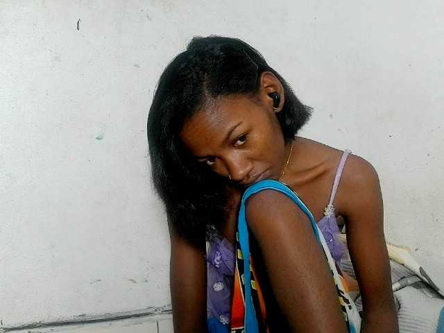 Claudiaah live webcam show