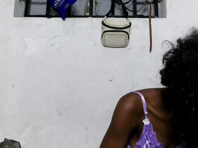 Claudiaah live cam on BongaCams