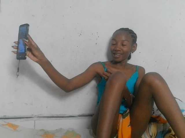 Claudiaah live cam on BongaCams