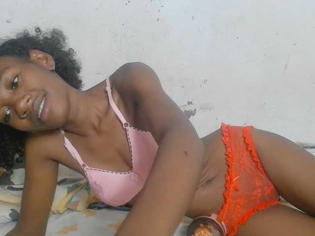 Claudiaah live cam on BongaCams