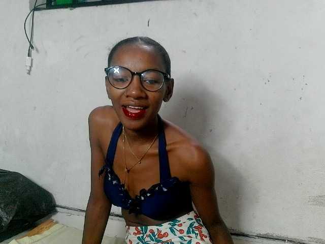 Claudiaah live cam on BongaCams