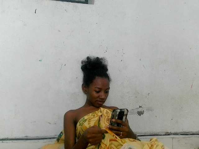 Claudiaah live cam on BongaCams