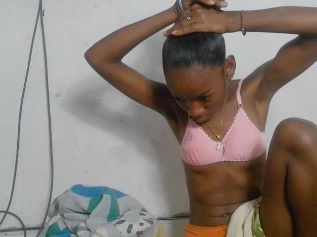 Claudiaah live cam on BongaCams