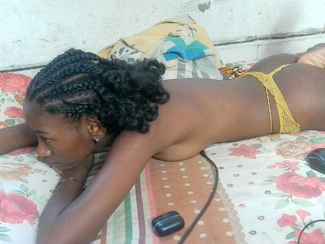 Claudiaah live cam on BongaCams