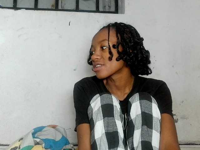 le modèle Claudiaah est en webcam porno dans un show sur le site bongacams, il possède les tags suivants: Ebony,Brunette,Trimmed