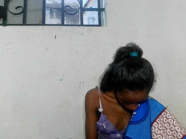 Claudiaah live cam on BongaCams