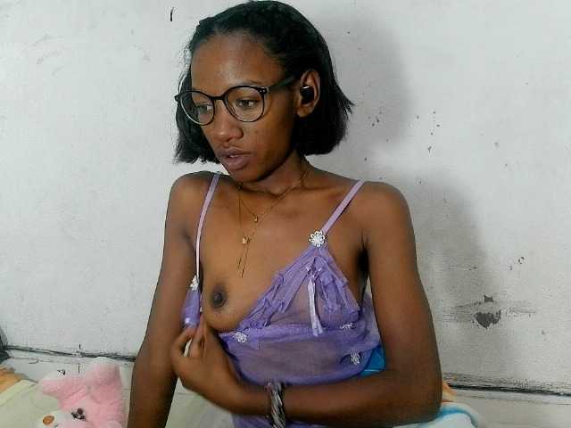 Claudiaah live cam on BongaCams