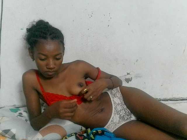 Claudiaah live cam on BongaCams