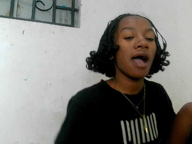 Claudiaah live cam on BongaCams