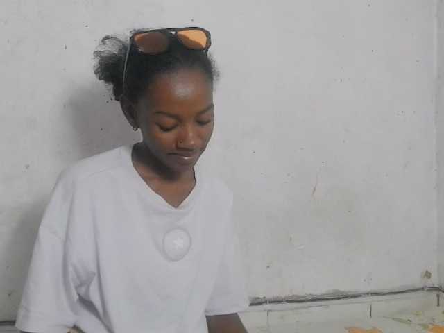 Claudiaah, live now on BongaCams