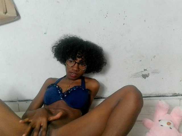 Claudiaah live cam on BongaCams