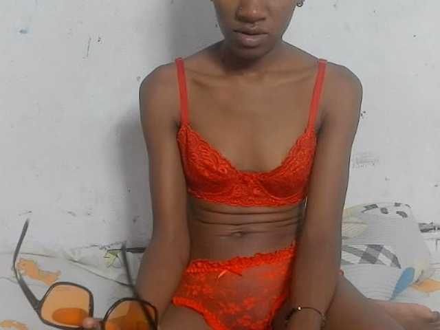 Claudiaah live cam on BongaCams