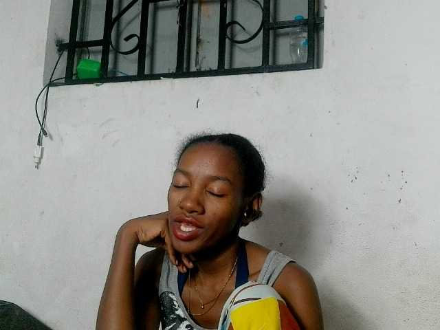 Claudiaah live cam on BongaCams