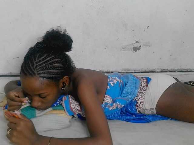Claudiaah live cam on BongaCams