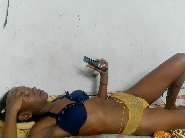 Claudiaah live cam on BongaCams