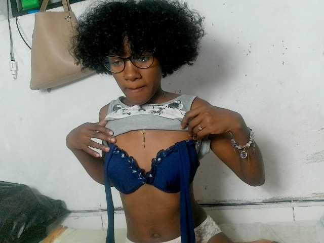 Claudiaah live cam on BongaCams