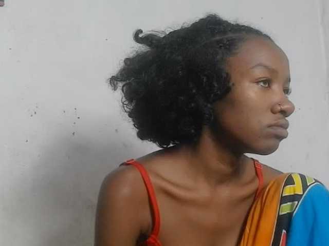 Claudiaah live cam on BongaCams