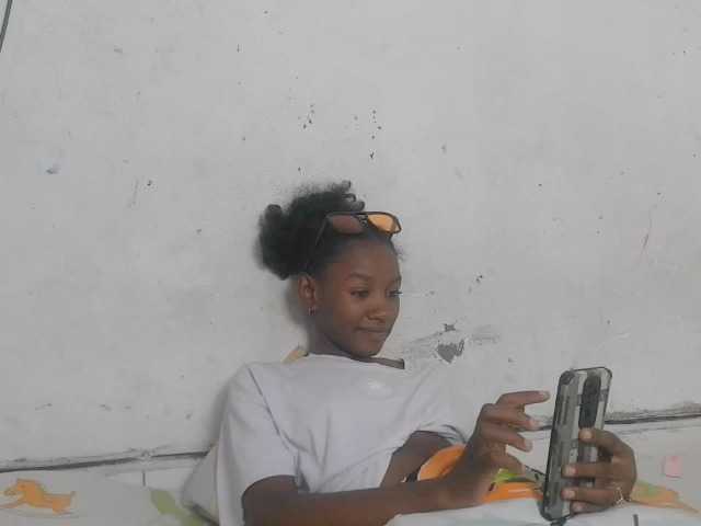 Claudiaah, live now on BongaCams