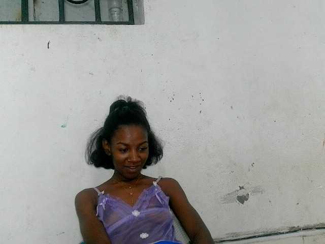 Claudiaah live cam on BongaCams