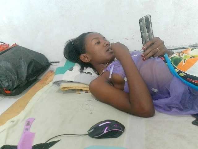 Claudiaah live webcam show