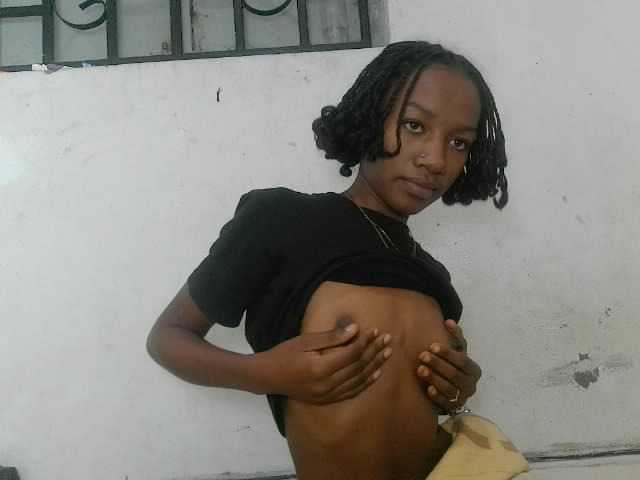 Claudiaah live cam on BongaCams