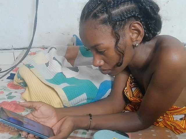 Claudiaah live cam on BongaCams